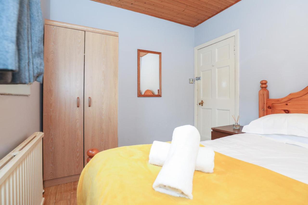 Beautiful 4 Bedroom - Free Parking Ferienhaus Edinburgh