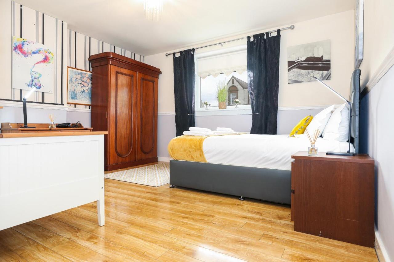 Ferienhaus Beautiful 4 Bedroom - Free Parking Edinburgh