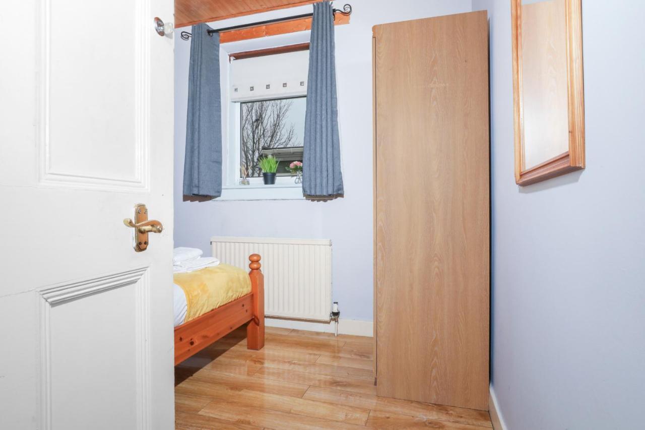 Beautiful 4 Bedroom - Free Parking Ferienhaus Edinburgh