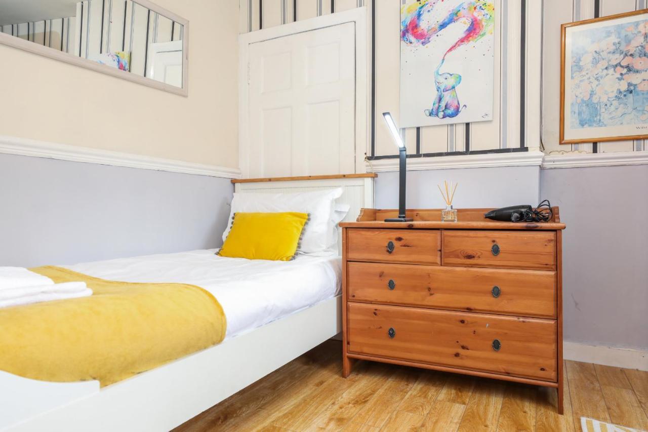 Beautiful 4 Bedroom - Free Parking Ferienhaus Edinburgh