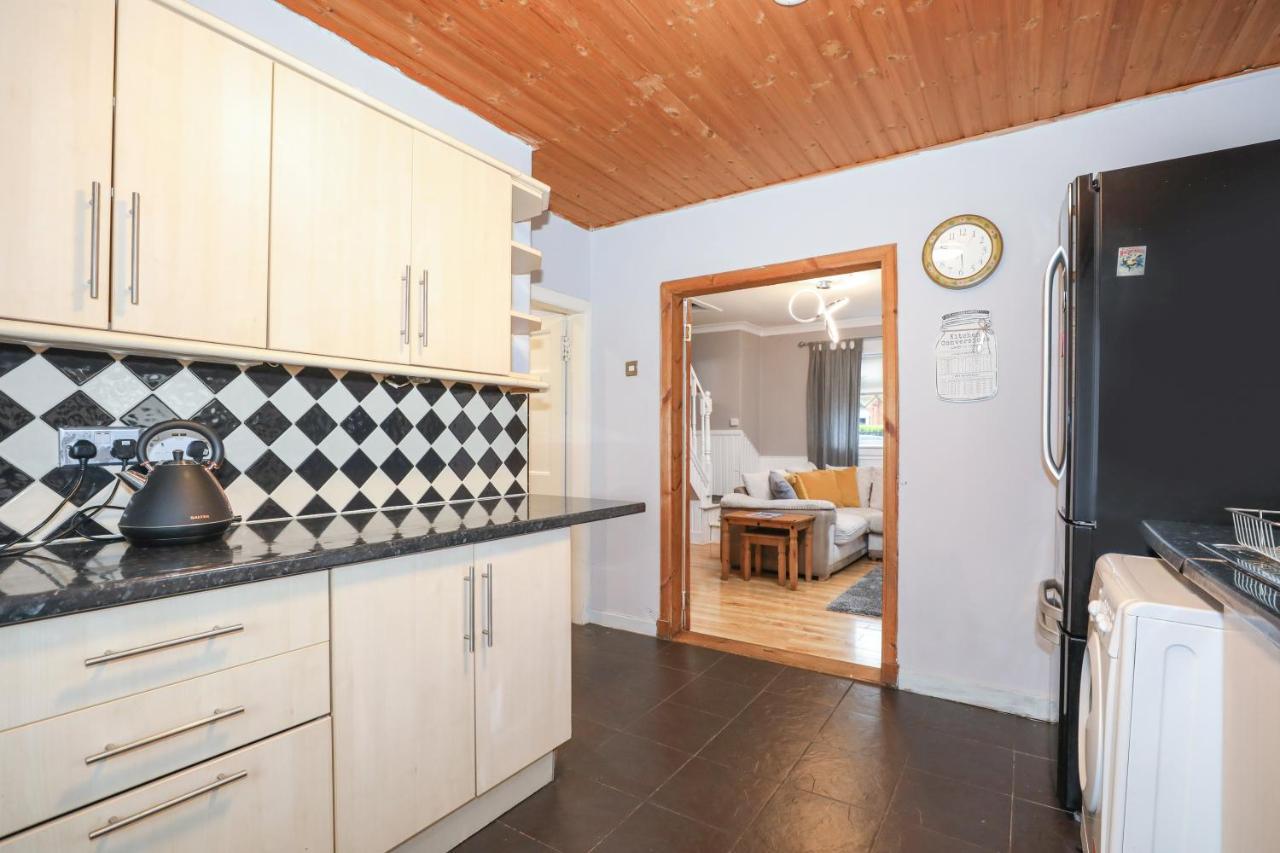 Beautiful 4 Bedroom - Free Parking Ferienhaus Edinburgh
