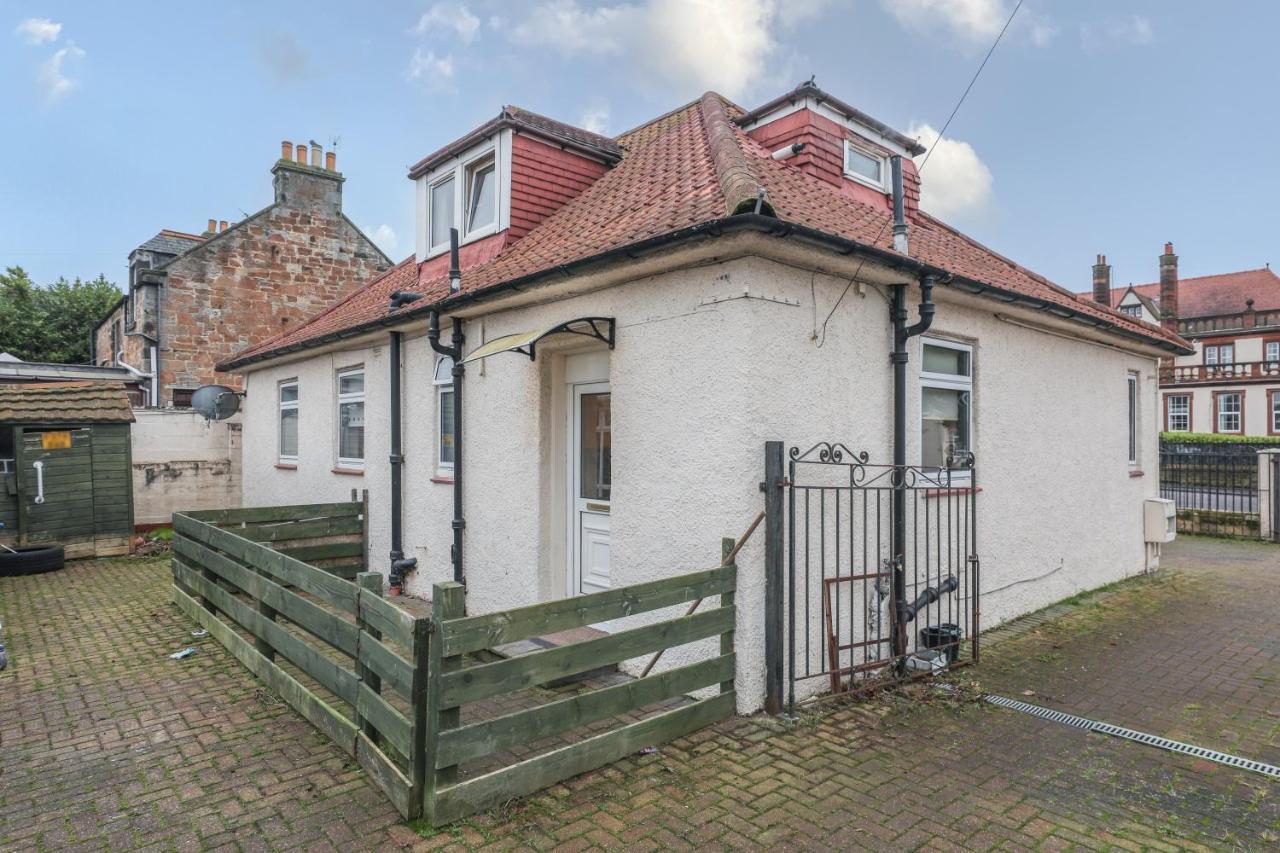 Ferienhaus Beautiful 4 Bedroom - Free Parking Edinburgh